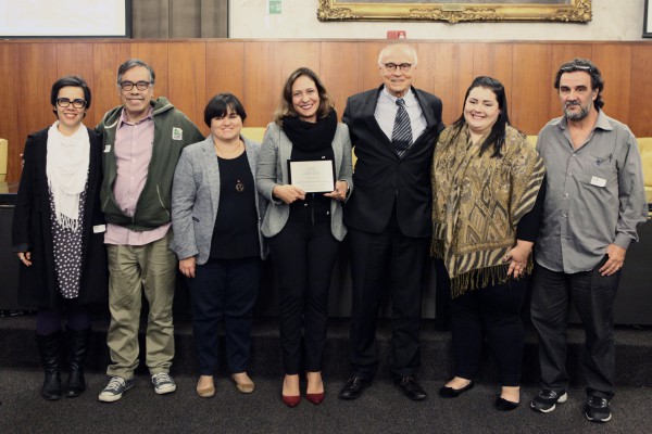 A diretora do IDDD responsável pelo projeto, Daniella Meggiolaro, recebe Menção Honrosa no Prêmio Betinho de Cidadania em nome do IDDD
